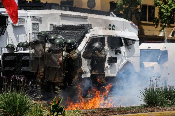 Se registran los primeros incidentes violentos en manifestaciones por la conmemoración del séptimo aniversario del estallido social