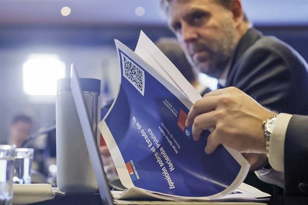 Economistas levantan preocupaciones por el bajo nivel de los ahorros del Estado para 2027 y piden definir hoja de ruta para recomponer los fondos soberanos