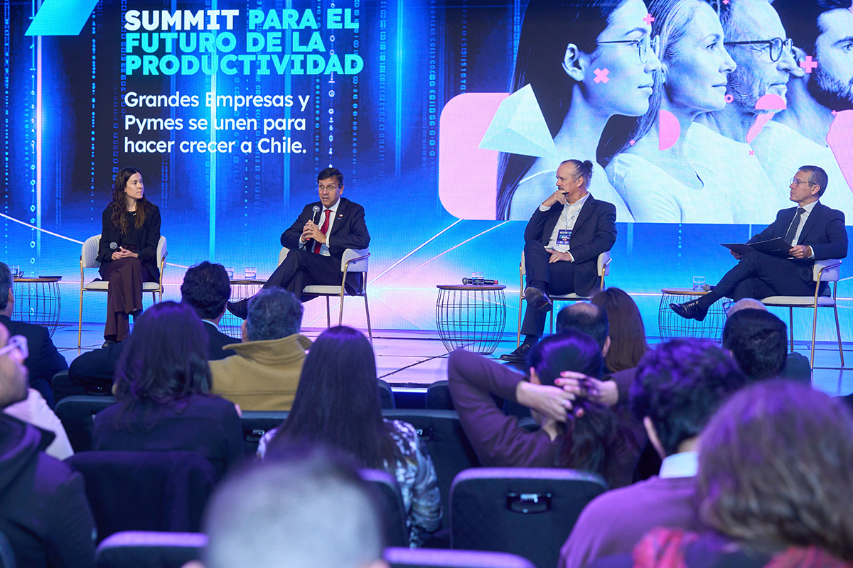 Summit País Digital cierra con un llamado a acelerar la adopción tecnológica para impulsar la productividad de Chile