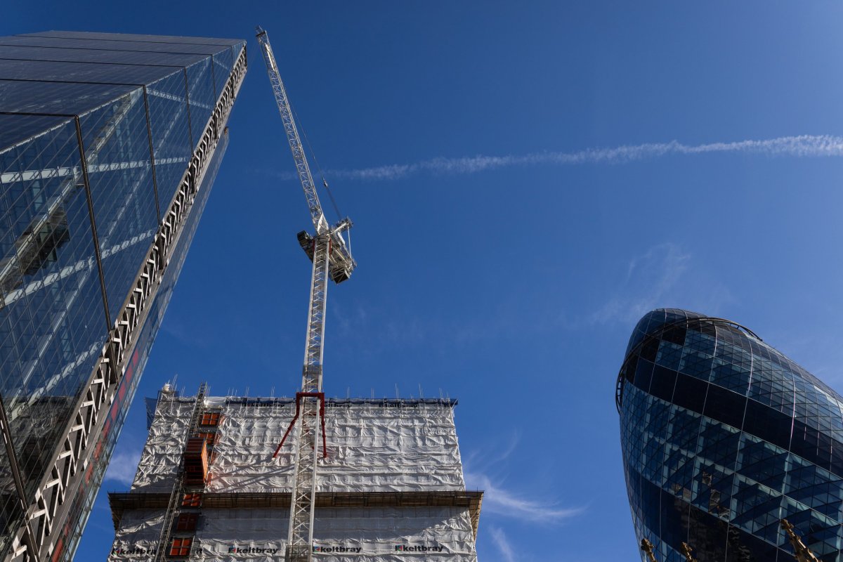 Alza de las tasas de interés frena la recuperación inmobiliaria global mientras compradores renegocian operaciones