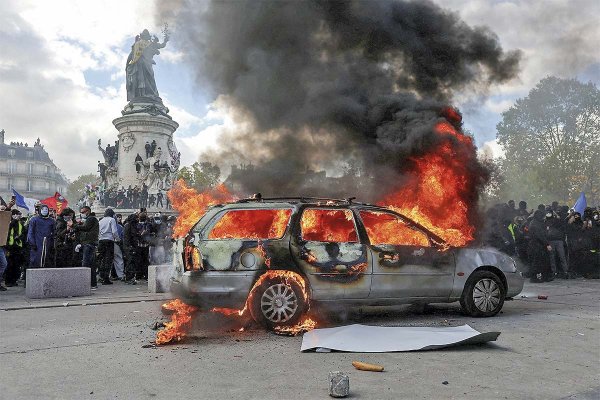 Disturbios en la Plaza de la Repúbica de París este fin de semana. Foto: Reuters