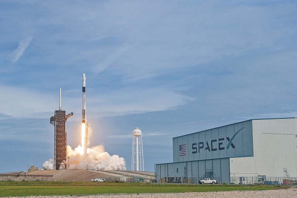 Ingresos trimestrales de SpaceX crecen más del doble y superan las estimaciones por el negocio de IA