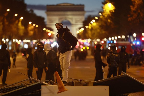 La rentabilidad de los bonos franceses a 10 años alcanza el 5% mientras el país se prepara para nuevas protestas el sábado