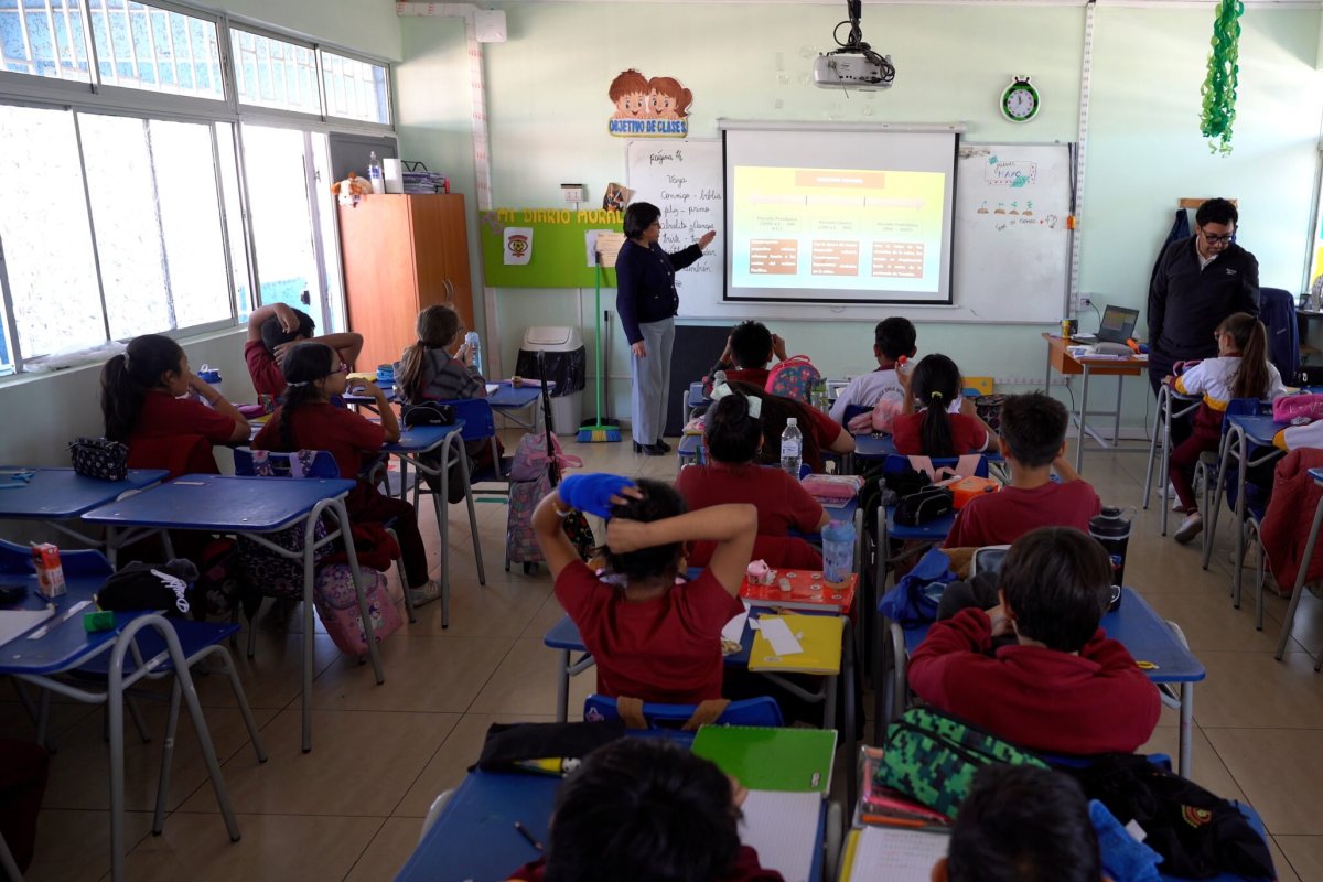 Polvo minero llega a las salas de clases en Calama y estudio detecta altas concentraciones de metales pesados