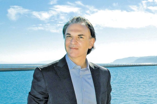 Hermana del creador de Crystal Lagoons sortea juicio con disculpas públicas y culmina un largo conflicto fratricida
