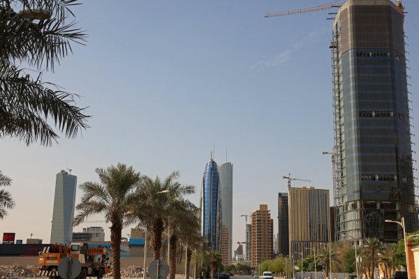 Sube la tensión en Medio Oriente con evacuaciones en Arabia Saudita y posibles nuevos ataques de EEUU e Israel contra Irán