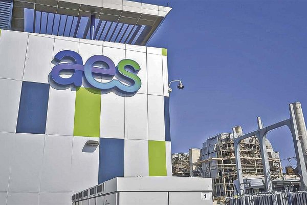 FNE autoriza venta de AES Corp y revela la real presencia de los fondos de EEUU en sector eléctrico y data centers de Chile