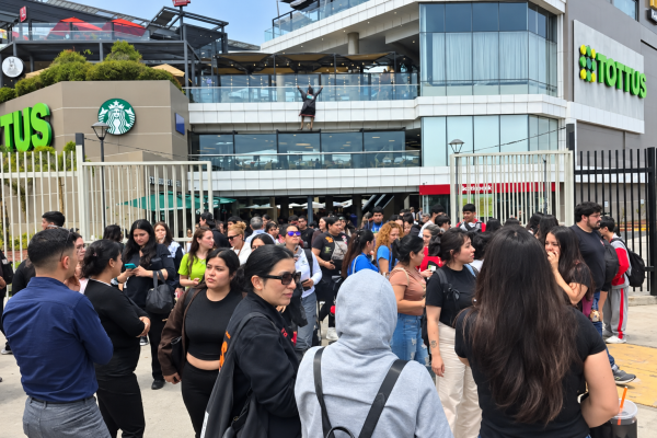Amenaza de bomba obliga a evacuar Mall Paseo La Portada en Antofagasta y suspender temporalmente el funcionamiento del recinto comercial