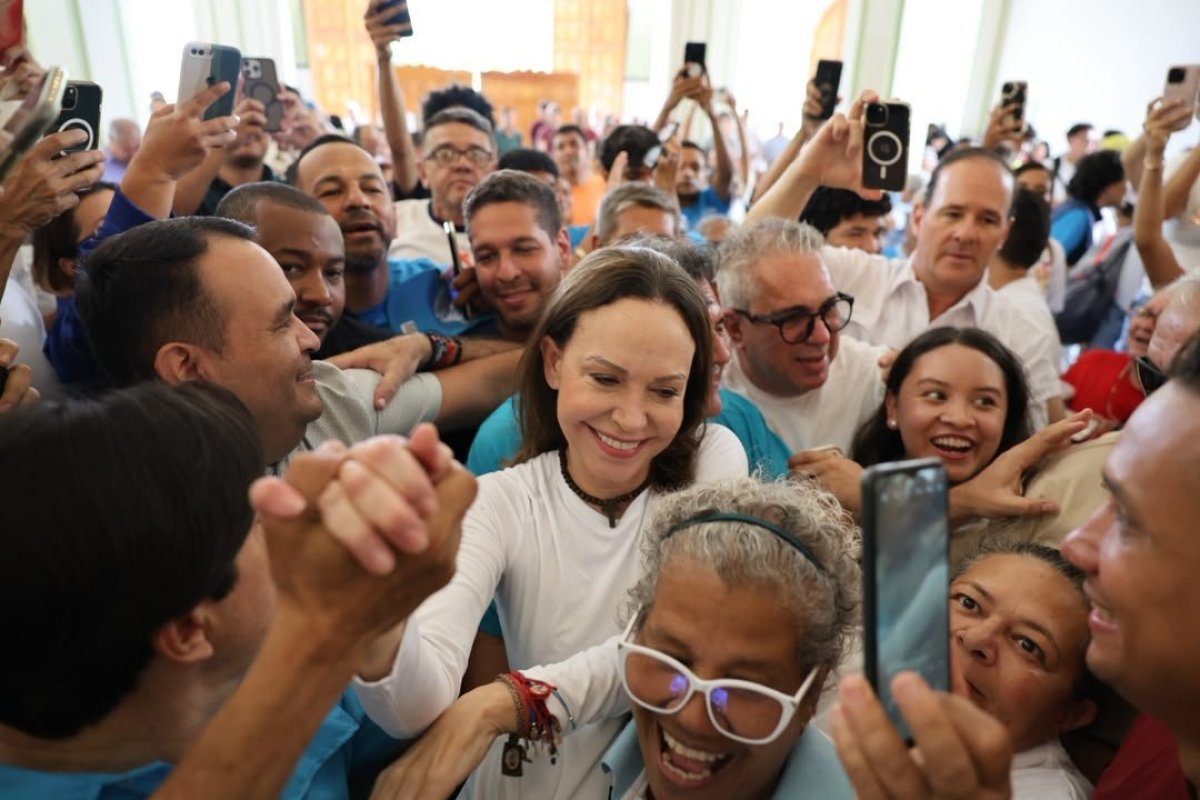 Líder opositora venezolana María Corina Machado regresa a Venezuela tras 10 meses fuera del país