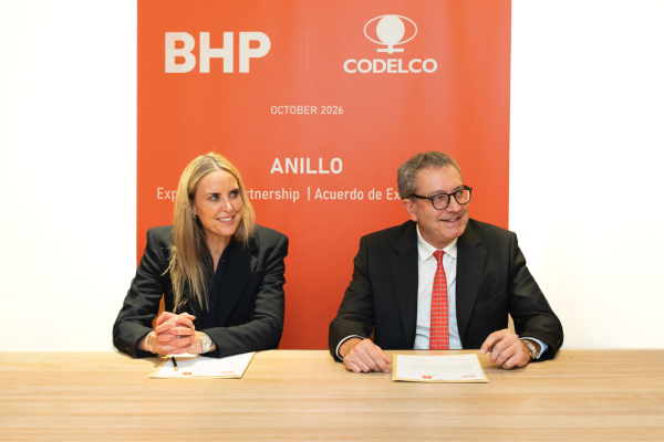 Jess Farrell, presidenta de BHP Norteamérica e Interina de BHP Sudamérica, junto a Bernardo Fontaine, presidente del directorio de Codelco.