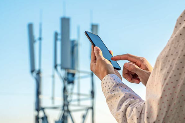 “Una asignación espectral ociosa”: Subtel rechaza renovar concesiones de WOM en banda codiciada por nuevas tecnologías