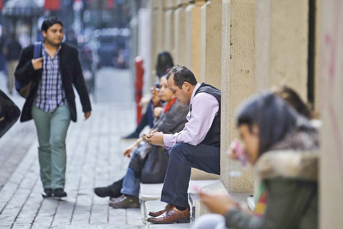¿Efecto de más fiscalización? Licencias médicas por salud mental se desploman y lideran caída de reposos