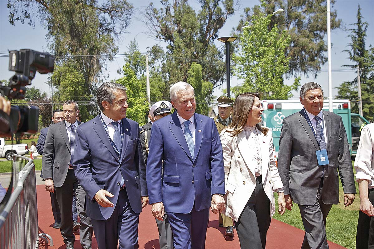 Renzo Corona con el Presidente José Antonio Kast, la Primera Dama María Pía Adriazola y el ministro Claudio Alvarado. Fotos: Julio Castro