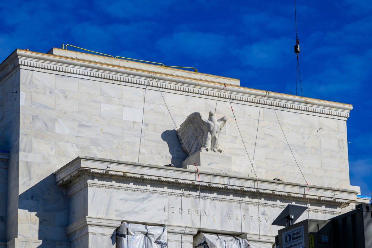 La Fed mantiene las tasas sin cambios pese a las presiones inflacionarias, a una semana de las elecciones de mitad de mandato