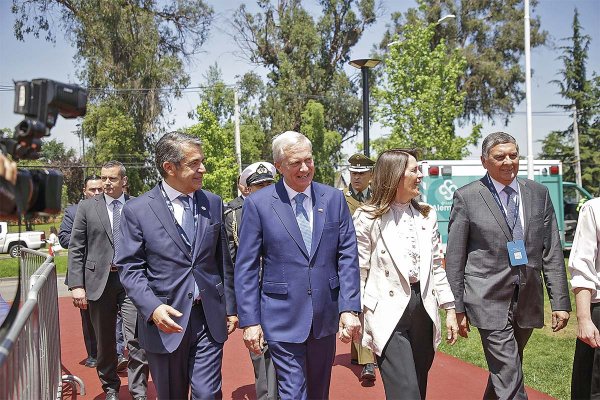 Renzo Corona con el Presidente José Antonio Kast, la Primera Dama María Pía Adriazola y el ministro Claudio Alvarado. Fotos: Julio Castro
