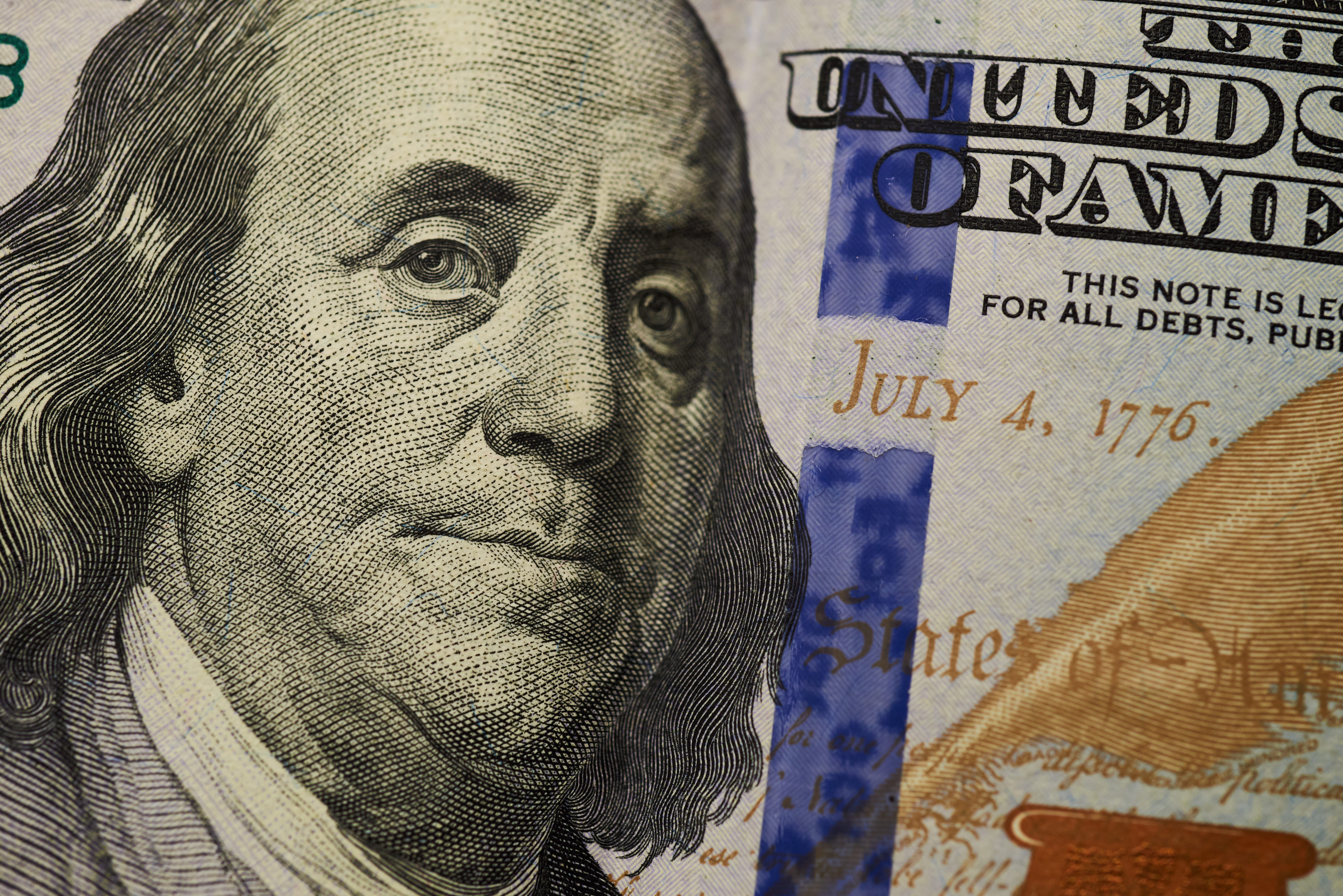 Dólar abre al alza sobre $ 990 mientras el cobre se va para abajo en medio de renovados temores sobre el gasto en IA